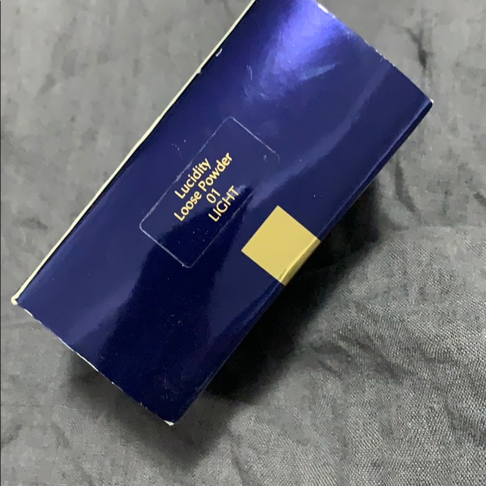 Estée Lauder Lucidity Translucent Powder 01 Light - Picture 2 of 7